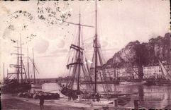 VINTAGE POSTCARD Boat of Nice sin the Lympia port
