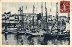 CPA Bateau de peche Les Sables d'Olonne Barques de peche devant la Chaume