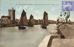 VINTAGE POSTCARD Boat of sin Sables d'Olonne Departure of thonniers for the sin