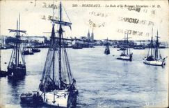 VINTAGE POSTCARD Boat of Bordeaux sin roads and the boats cod-fishing boats