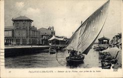 VINTAGE POSTCARD Boat of Palavas sin the Floods Return of the sin seen from of the pier