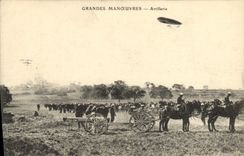 CPA Militaria Grandes manoeuvres Artillerie Zeppelin Dirigeable