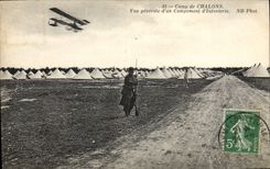 CPA Militaria Camp de Chalons Vue generale d'un campement d'infanterie Avion Aviation