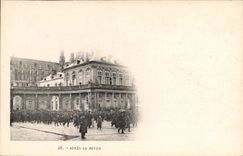 CPA Militaria Apres la revue