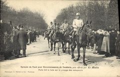 CPA Militaria Epreuve de fond pour reconnaissance de cavalerie Paris fait la haie sur le passage des vainqueurs
