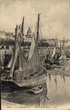 CPA Bateau de peche La Rochelle Un coin du port 