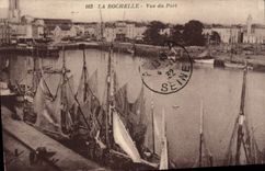 CPA Bateau de peche La Rochelle Vue du port 