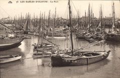 CPA Bateau de peche Les Sables d'Olonne le port 