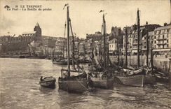 CPA Bateau de peche Le Treport Le port La flotille de peche 
