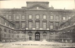 VINTAGE POSTCARD Paris Mint Main courtyard Southern Frontage