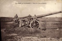 CPA Militaria Camp de Valdahon Piece de 145 en batterie 