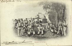 CPA Militaria Pendant la pause 