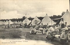 CPA Militaria Camp de Chalons La soupe 