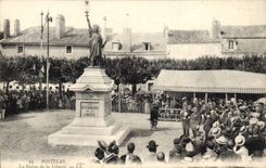 VINTAGE POSTCARD Poitiers the statue of freedom
