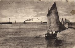VINTAGE POSTCARD Boat of Dieppe sin the channel and the piers Return of the sin