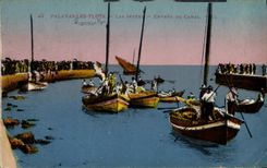 VINTAGE POSTCARD Boat of Palavas sin Floods piers Entered of the canal