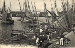 CPA Bateau de peche Les Sables d'olonne Bateau de peche dans le port 