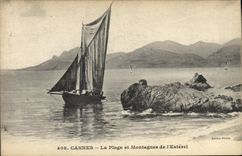 CPA Bateau de peche Cannes La plage et montagnes de l'Esterel