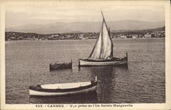 CPA Bateau de peche Cannes Vue prise de l'ile Marguerite