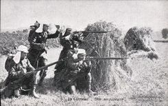 CPA Militaria en campagne Une embuscade