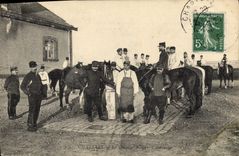 VINTAGE POSTCARD Militaria Chartres the district the feeding trough Horses Horse