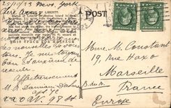 La POSTAL de la VENDIMIA estatua de la libertad gobierna de libertad en el puerto de Nueva York de la noche