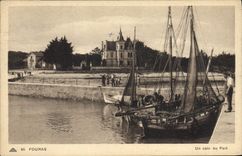 CPA Bateau de peche Fouras Un coin du port 