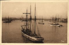 CPA Bateau de peche Bordeaux Les morutiers en rade