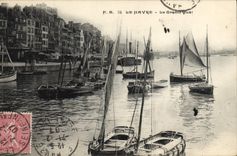 VINTAGE POSTCARD Boat of sin Le Havre the large quay