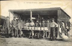 CPA Militaria Au camp de Cahlons Interieur d'une cuisine