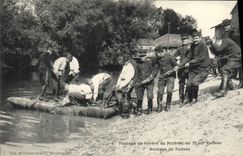 VINTAGE POSTCARD Militaria Passage of river of the material of 75 on raft Assembly of the raft