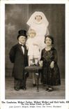 CPA Nains The Goodwins Midget Father Mother and their baby Blacpool