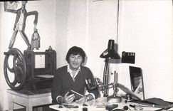 POSTAL MODERNA los grabadores de los pintores que realizan nuestras estampillas fijan a Jacques Combet