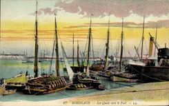 CPA Bateau de Peche Bordeaux Les quais vers le port 