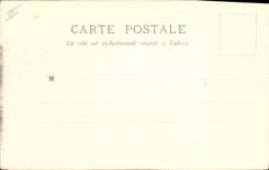 El barco pesquero Treport de la POSTAL de la VENDIMIA la entrada del puerto tiene marea baja