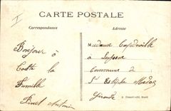 CPA Fantaisie Militaria Le 155 court reposant sur sa servante