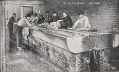 CPA Fantaisie Militaria A la caserne le lavoir