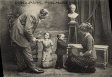 VINTAGE POSTCARD Nain Dwarves Luna Park Carries Paris Shirt the Bearnais dwarves