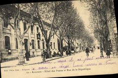 CPA Poste Avignon Hotel des Postes et Rue de la Republique