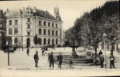 La oficina de correos de Angulema de la POSTAL de la VENDIMIA el lugar del árbol de mora y del edificio de la oficina de correos