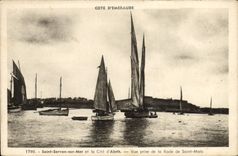 CPA Bateau de Peche Saint Servan en Mer et la cite d'Aleth Vue prise de la rade de Saint Malo