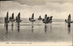 Barcos pesqueros de la POSTAL de la VENDIMIA el amplio