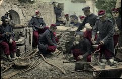 CPA Fantaisie Militaria Tout le monde au jus