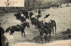 El paso de la artillería de campo de Fantaisie Militaria de la POSTAL de la VENDIMIA tiene vado Chevaux