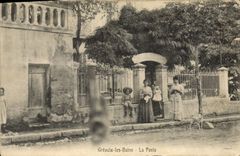 CPA Poste Greoulx les Bains La Poste 