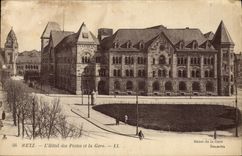 Estación de Metz de la POSTAL de la VENDIMIA el edificio de la oficina de correos y la estación de tren