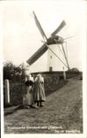 CPA Moulin a vent Walchersche Kleederdracht Zeeland Op de wandeling 