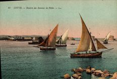 VINTAGE POSTCARD Bateau Fishes This Re-entry of the boats of sin