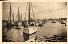 VINTAGE POSTCARD Bateau Fishes Dimension Roscoff Granite the port