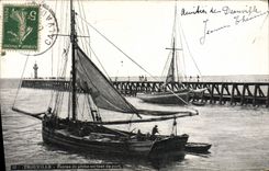 VINTAGE POSTCARD Bateau Fishes Trouville Bateau of outgoing sin of the port